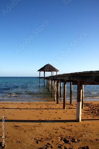 Ponton sur plage de Mayotte © Loc