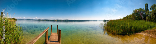Fototapeta Jetty na jeziornym brzeg w lecie na Reichenau, Jeziorny Constance