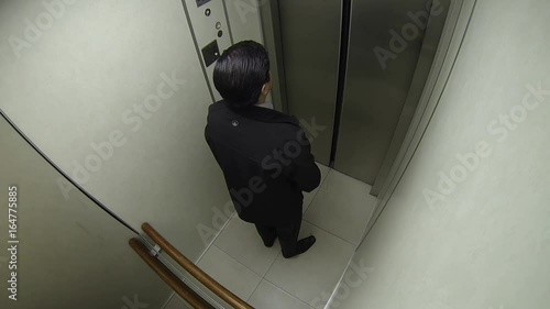 Wallpaper Mural Man in elevator Torontodigital.ca