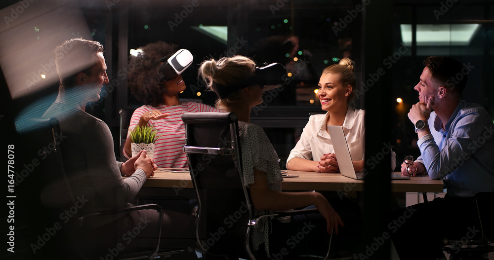 Obraz premium Multiethnic Business team using virtual reality headset