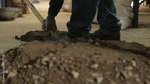 Wallpaper Mural Shoveling soil Torontodigital.ca