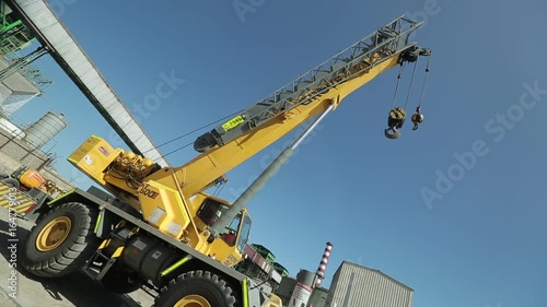 Parking construction crane