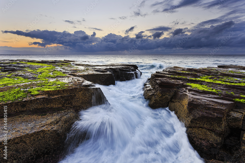 Sea Narrab Crack Wave Front