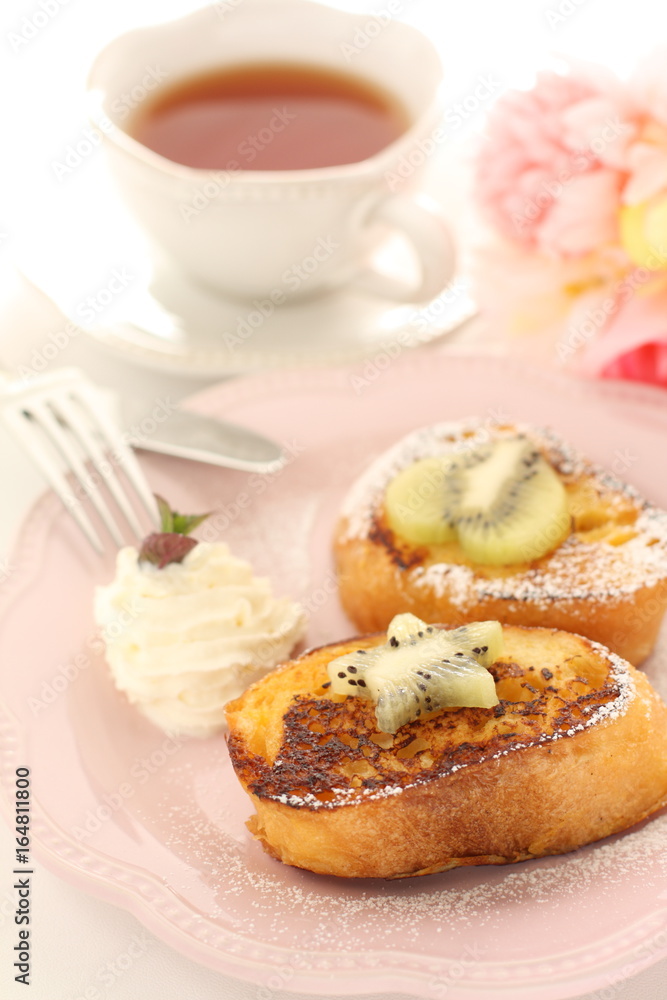 Kiwi fruit on french toast and English tea