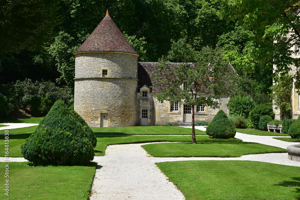 Jardins de l'abbaye cistercienne de Fontenay en Bourgogne, France