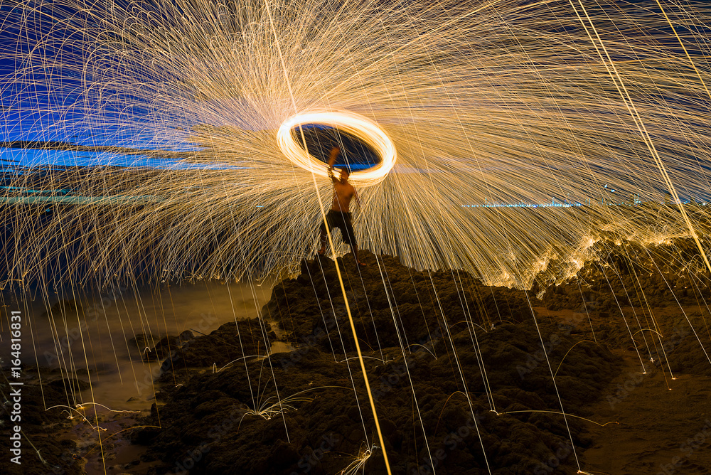 Obraz premium Burning steel wool fireworks on the sea.