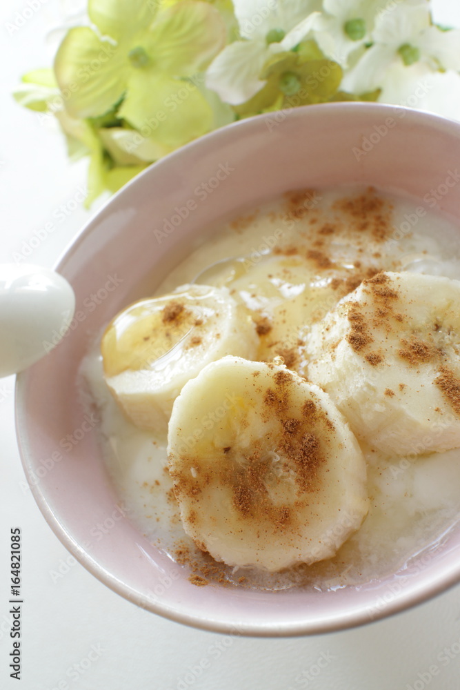 cinnamon powder and banana yogurt cinnamon powder and banana yogurt