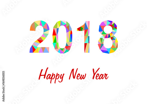 2018 aus bunten Dreiecken auf w Hintergrund mit Schriftzug Happy New Year