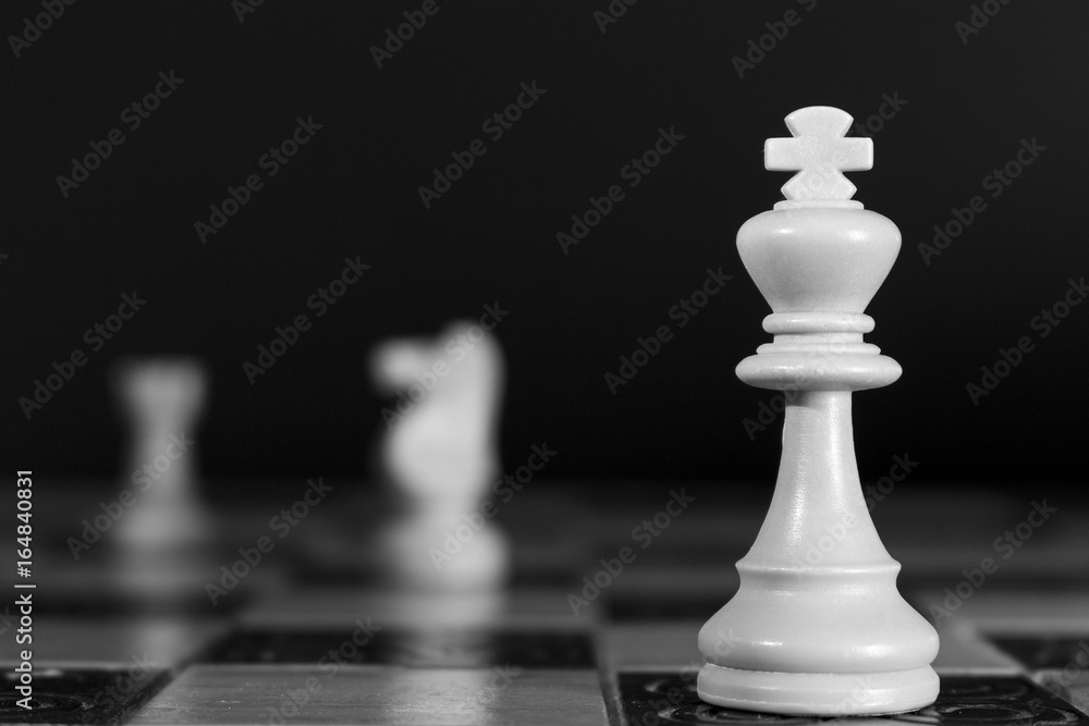 Scacchi fotografati su una scacchiera Scacchi fotografati su una scacchiera