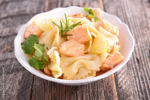 pasta with cream and salmon