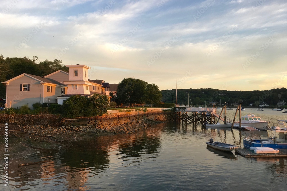 Naklejka premium Zachód słońca w Cold Spring Harbor w Huntington, NY