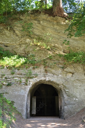 Fototapeta Naklejka Na Ścianę i Meble -  Höhleneingang
