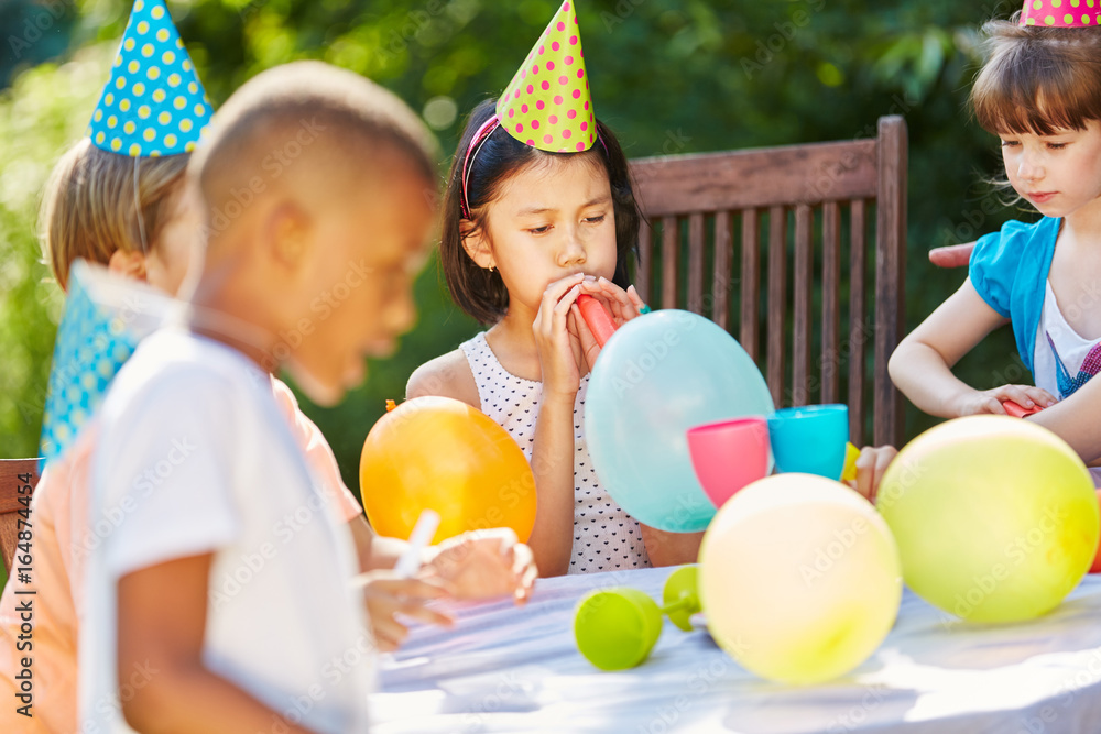 Kindergeburtstag im Garten Stock Photo Adobe Stock