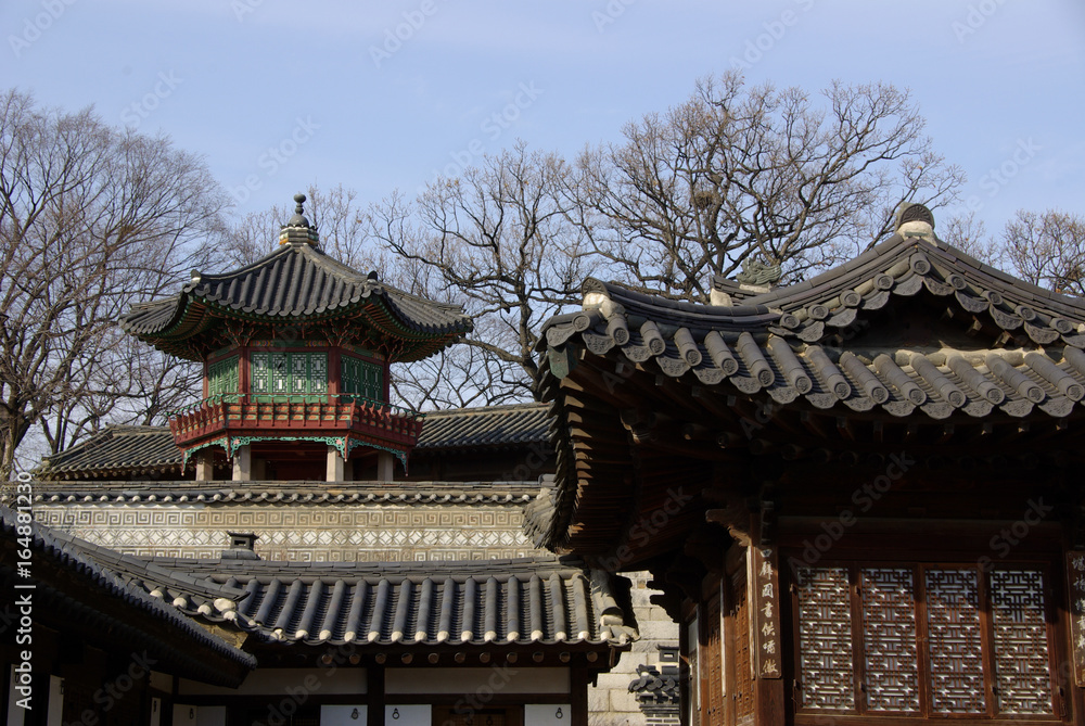 Building roof details, Changdeokgung Palace, Seoul, South Korea Building roof details, Changdeokgung Palace, Seoul, South Korea