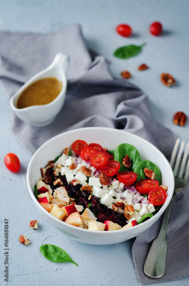 Chicken spinach apple tomato goat cheese salad Chicken spinach apple tomato goat cheese salad