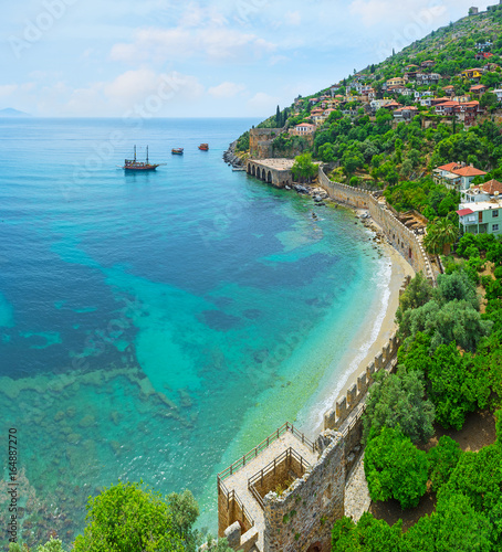Fototapeta Naklejka Na Ścianę i Meble -  The coastal fortress wall in Alanya, Turkey