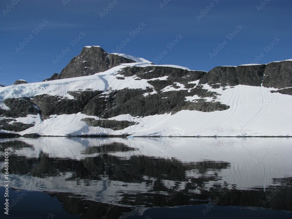 Montagnes et reflets, Antarctique
