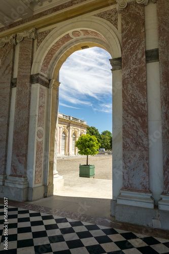 Ancient arch in versaille © Ad