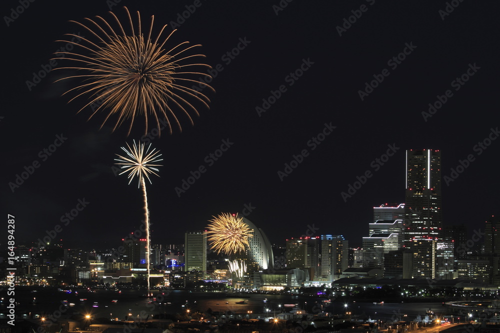 新子安から見た横浜開港祭花火