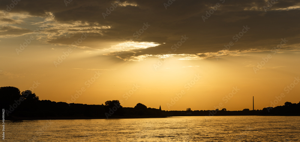Naklejka premium PAnorama Rhein am Abend