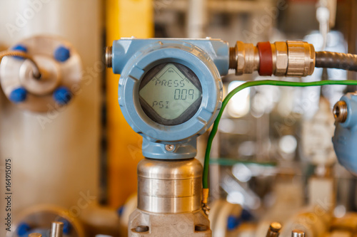 Digital pressure gauge for monitor process controller industry oil and gas , Use in service and maintenance, Programmable logic controller used in sea offshore.