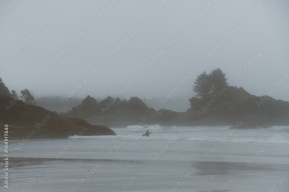 Go surfing in fog and cold weather