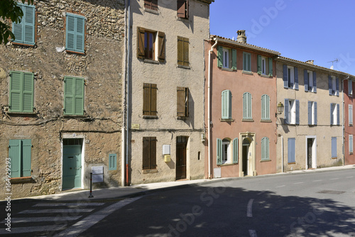Rue des marronniers à Bagnols-en-Forêt (83600), département du Var en région Provence-Alpes-Côte d'Azur, France
