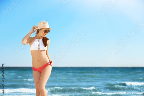 Beautiful young woman in bi...