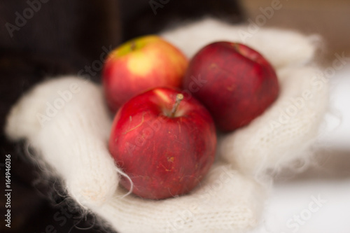 red apple