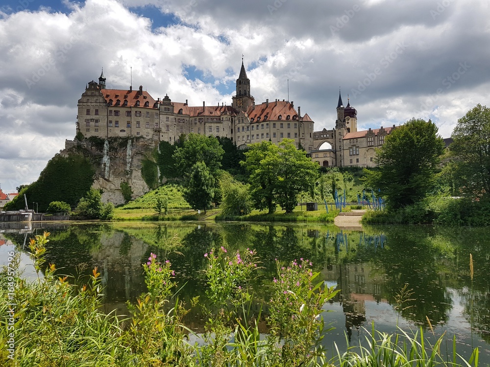 Obraz premium Das Schloss Sigmaringen über der Donau