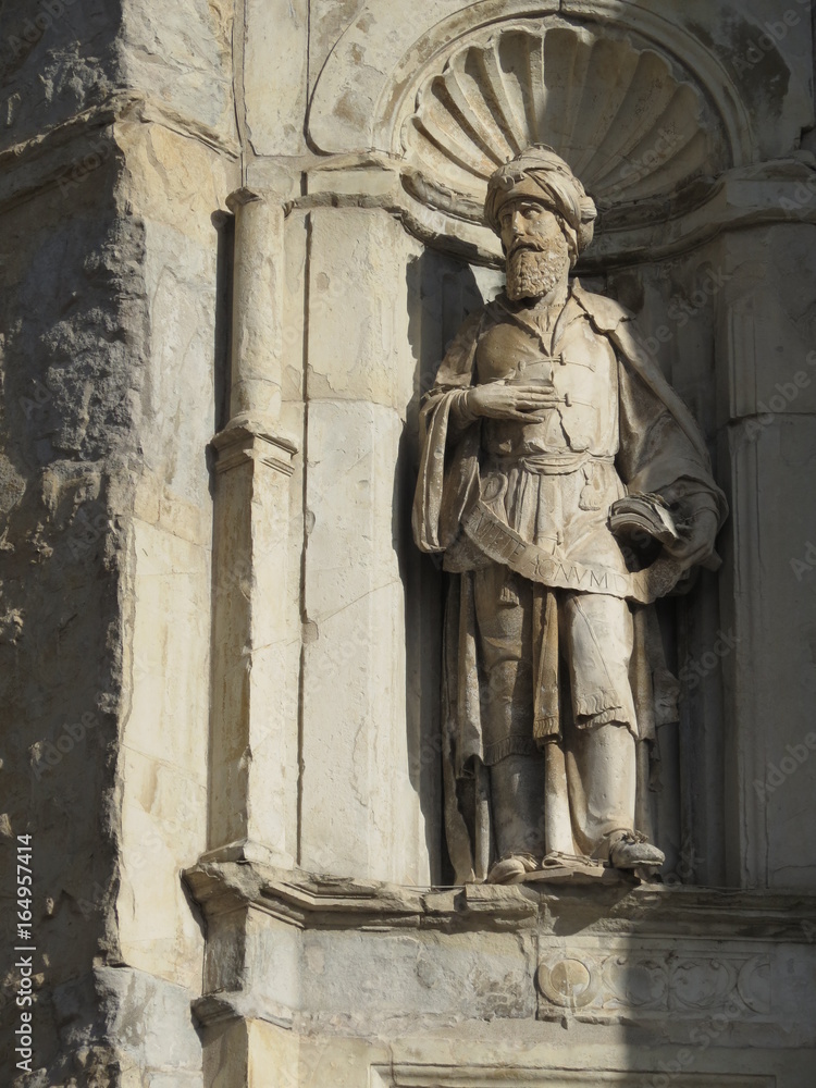 Portugal - Coimbra - Ancienne cathédrale, Statue mur extérieur nord