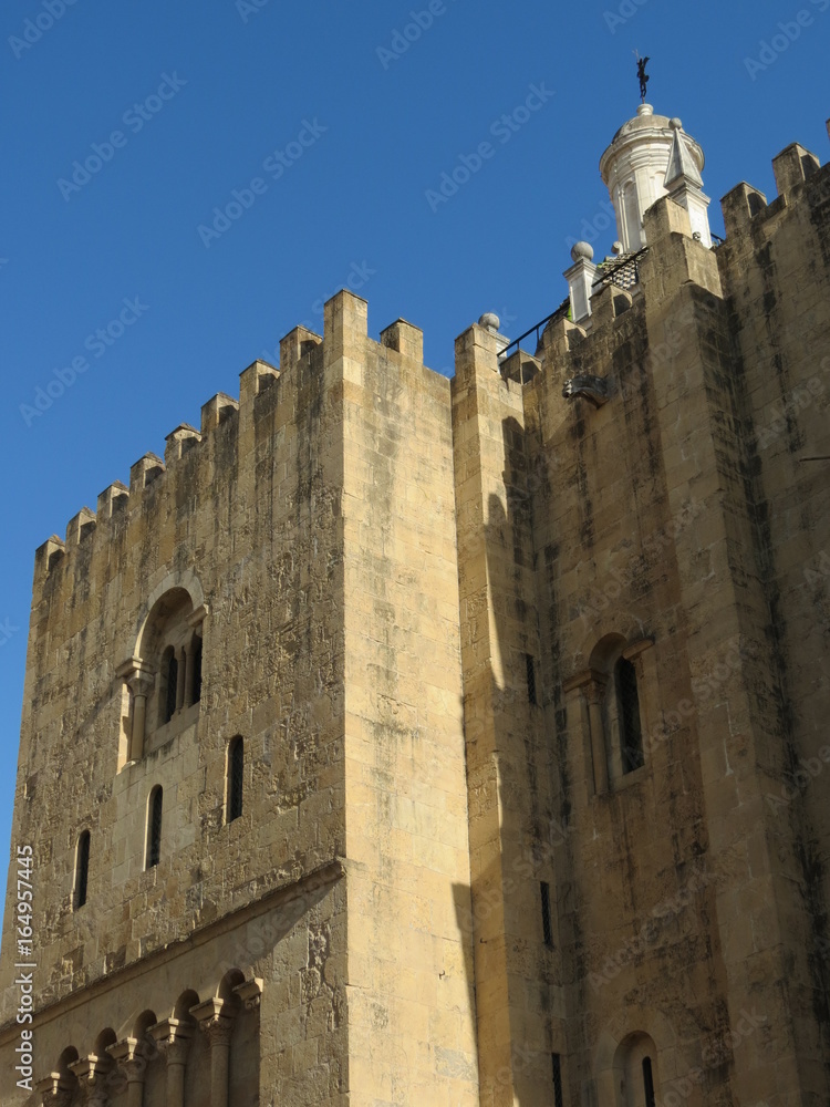 Portugal - Coimbra - Ancienne église - Sé Velha, façade Nord et le clocheton