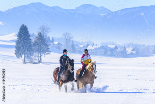 Reiten im winterlichen Allgäu