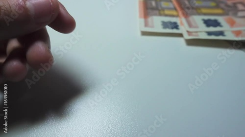 Counting euro banknotes