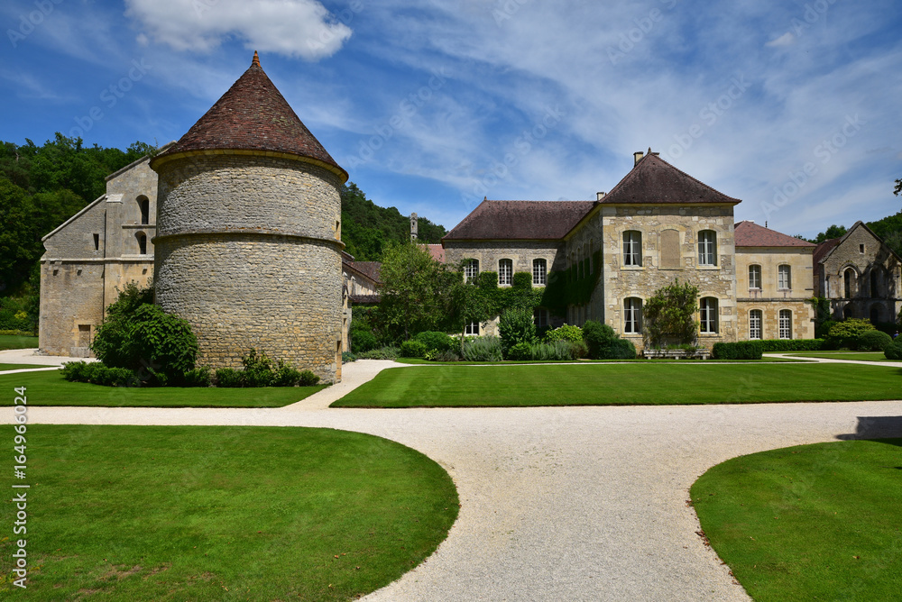Fototapeta premium Abbaye cistercienne de Fontenay en Bourgogne, France