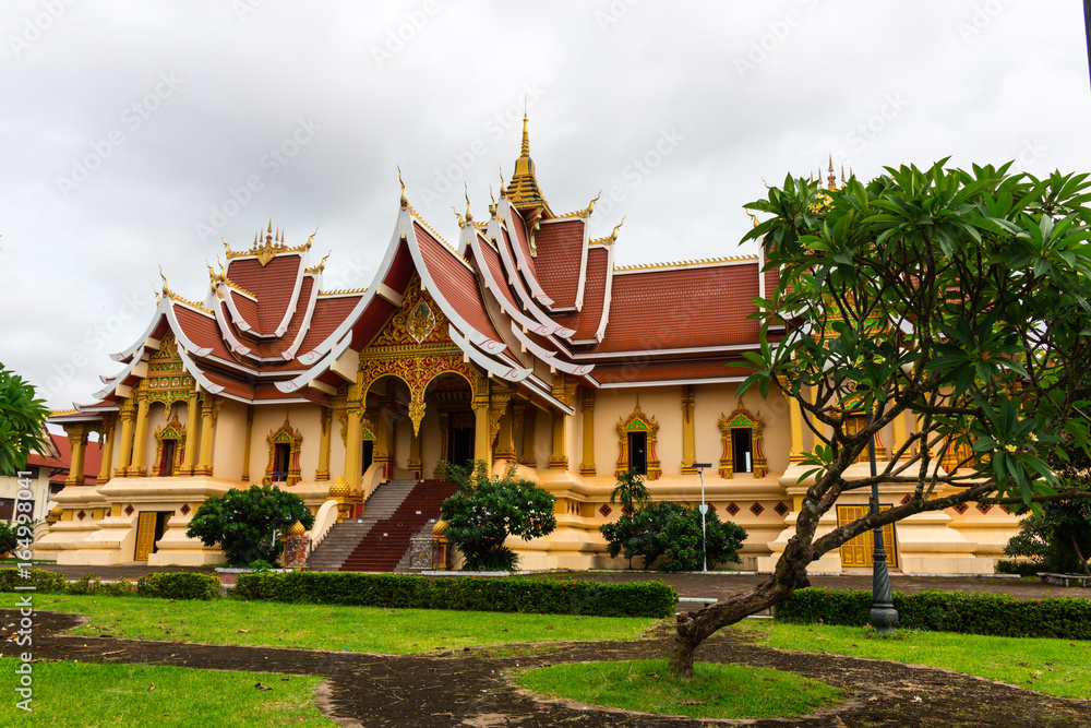 Fototapeta premium Great Sacred Stupa・Pha That Luang・Laos : タート・ルアン・ビエンチャン・寺