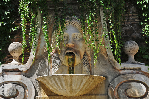 Roma, la fontana del Mascherone di Via Giulia