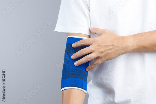 Arm with elastic elbow support and hurt gesture