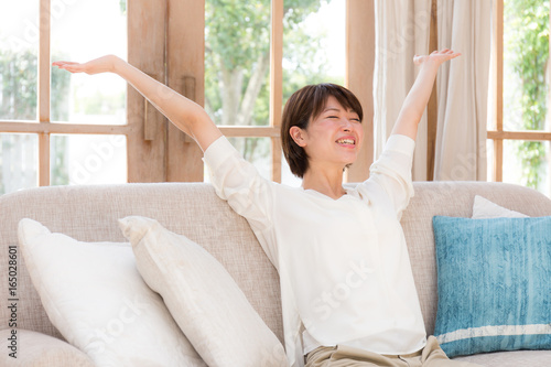 Wallpaper Mural 女性　ライフスタイルイメージ Torontodigital.ca