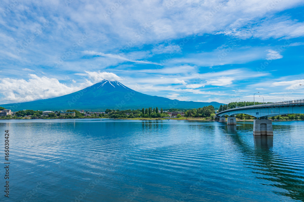 Fototapeta premium 河口湖大橋と富士山