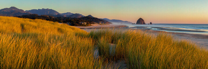 Deken met foto Kamperen Haystack Rock en Cannon Beach in Oregon  © Tom Nevesely