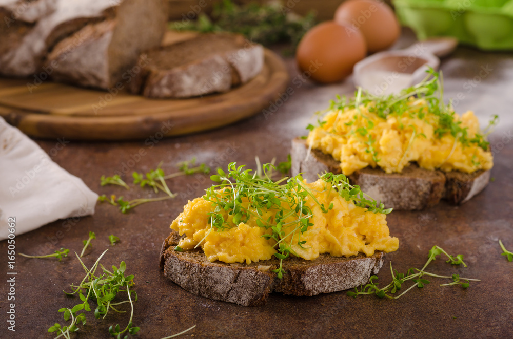 Scrambled eggs, wholegrain bread Scrambled eggs, wholegrain bread