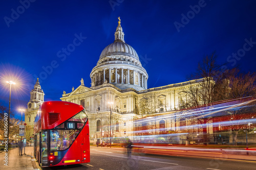 Fototapeta Naklejka Na Ścianę i Meble -  London, England - Beautiful Saint Paul's Cathedral with traditional red double decker bus at night with busses and cars passing by