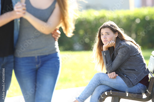Картината върху платно Sad girl looking at a couple walking