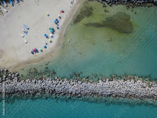 Vista aerea di un molo con rocce e scogli sul mare. Molo di Pizzo Calabro panoramica vista dall’alto. Estate mare e turismo sulle coste calabre del sud Italia. Calabria, Italia photo