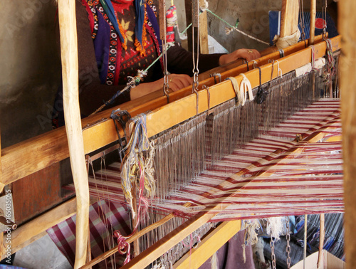 Textile weaving loom 