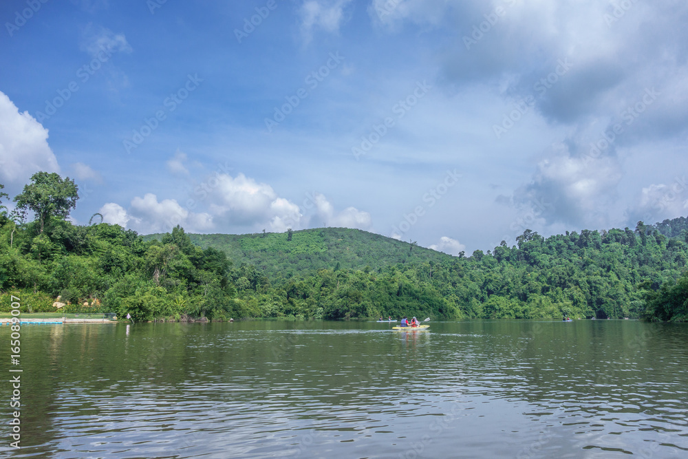 ベトナム 晴れの マダグイ フォレスト リゾート 湖