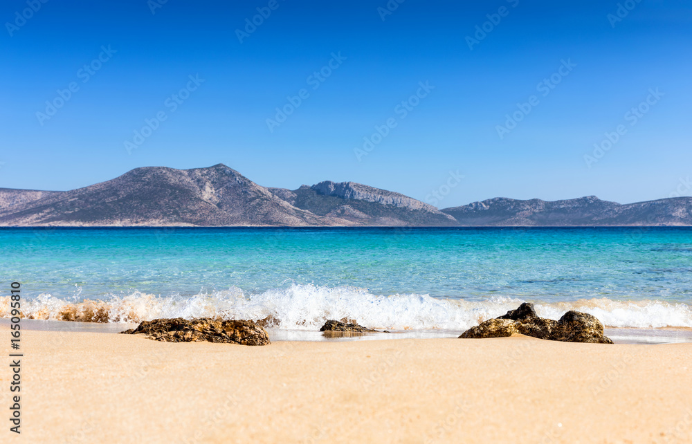 Türkises Meer am Plateia Pounta Strand auf den Koufonisia Inseln, Kykladen, Griechenland