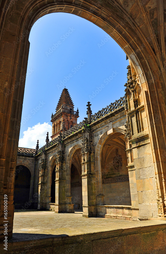 Claustro gótico de la catedral de Santiago de Compostela, España