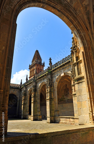 Claustro gótico de la catedral de Santiago de Compostela, España